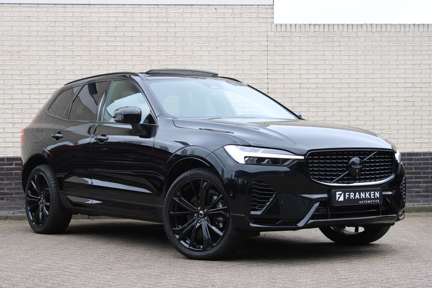 Volvo XC60 - 2.0 T6 Plug-in hybrid AWD Ultimate Black Edition | Panoramadak | Head-up | H/K | Memory - AutoWereld.nl