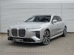 BMW i7 - 50 xDrive / Panoramadak Sky Lounge / Trekhaak / Bowers & Wilkins / Parking Assistant Profe