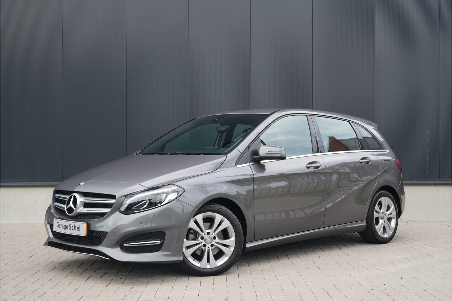 Mercedes-Benz B-klasse - 180 Prestige - Trekhaak - Stoelverwarming - Navigatie - Blindspot - LED - Rijklaar - AutoWereld.nl
