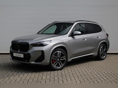BMW X1 - xDrive25e M Sport Automaat / Panoramadak / Trekhaak / Sportstoelen / Achteruitrijcamera /