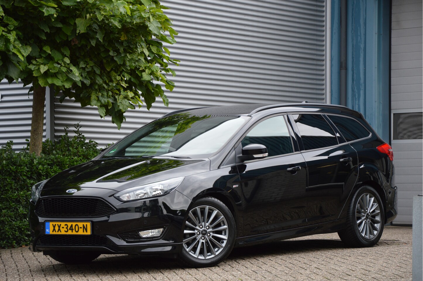 Ford Focus Wagon - 1.0 ST-LINE | NAVI | CRUISE | PDC | AIRCO | TREKHAAK | STOEL/STUURVERW | ENZ - AutoWereld.nl
