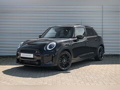 MINI Cooper S - Hatchback Classic Automaat / Panoramadak / Sportstoelen / Comfort Access / Achteruitrijcam