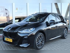 BMW 2-serie Active Tourer - (u06) 230e 326PK XDRIVE M-SPORT Panodak | SOH 95% | Sfeerverlichting | Harman Kardon | Hea