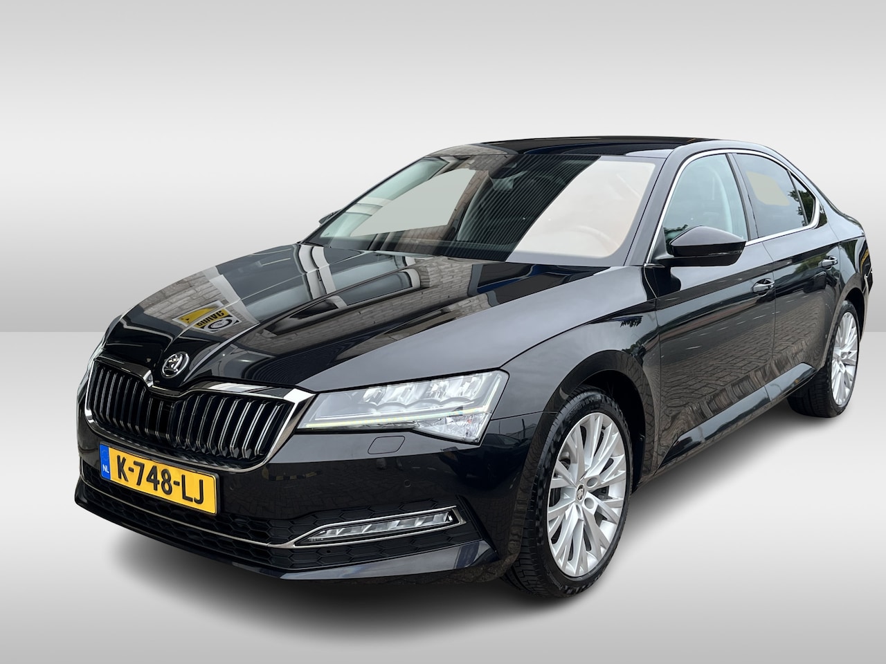 Skoda Superb - 1.5 TSI ACT Business Edition / AUTOMAAT/ CRUISE/ PARK.SENSOR.V+A/ CAMERA/ SMARTLINK/ STOEL - AutoWereld.nl