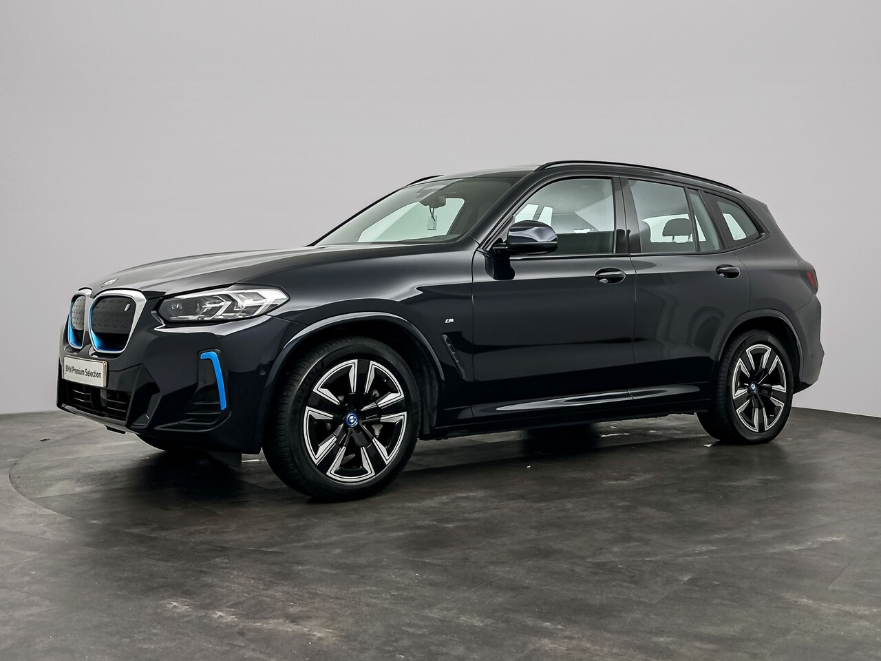 BMW iX3 - Executive 80 kWh M-Sport | Driving Assistant Professional | Panoramadak | Stoelverwarming - AutoWereld.nl