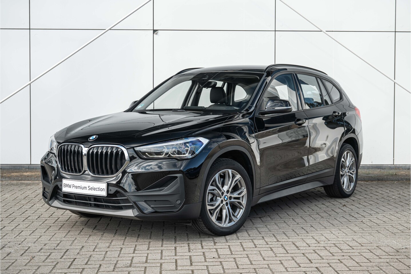 BMW X1 - xDrive25e High Executive Automaat / Head-Up / Adaptieve LED / Stoelverwarming / Cruise Con - AutoWereld.nl