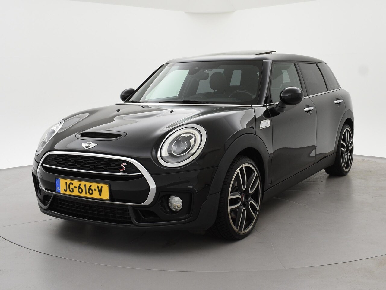 MINI Clubman - 2.0 COOPER S 192 PK AUT. + PANORAMA | CAMERA | HEAD-UP | HARMAN/KARDON | STOELVERWARMING - AutoWereld.nl