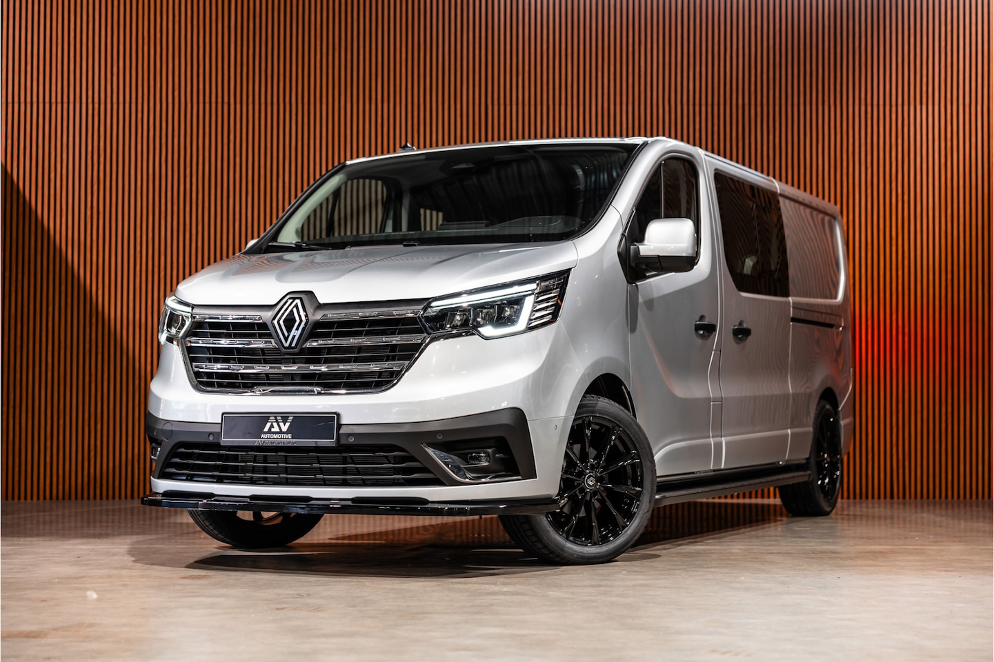 Renault Trafic - 2.0 Blue dCi 170 PK L2H1 DC | Dubbel cabine | Camera | CarPlay | Navigatie | Betimmering | - AutoWereld.nl