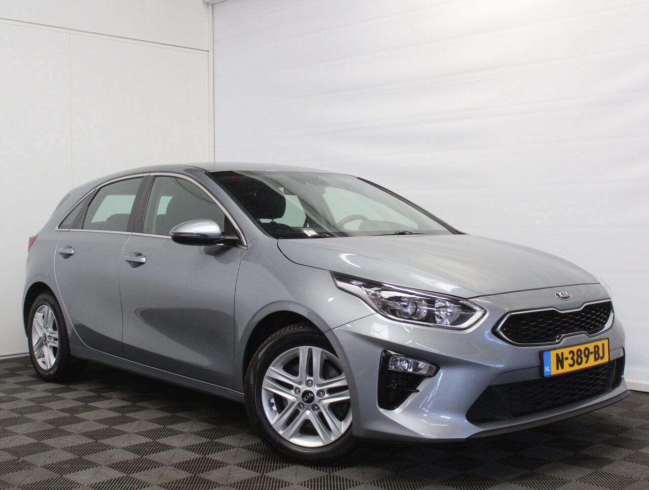 Kia Cee'd - Ceed 1.0 T-GDi DynamicLine CLIMATE | CARPLAY | CRUISE | NAVI | DAB | LED | CAMERA | LMV16 - AutoWereld.nl