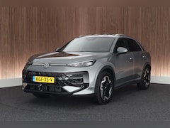 Volkswagen T-Roc - 1.5 eTsi 150pk DSG R-Line First Edition Trekhaak Camera Keyless Stoelverwarming Virtual Co