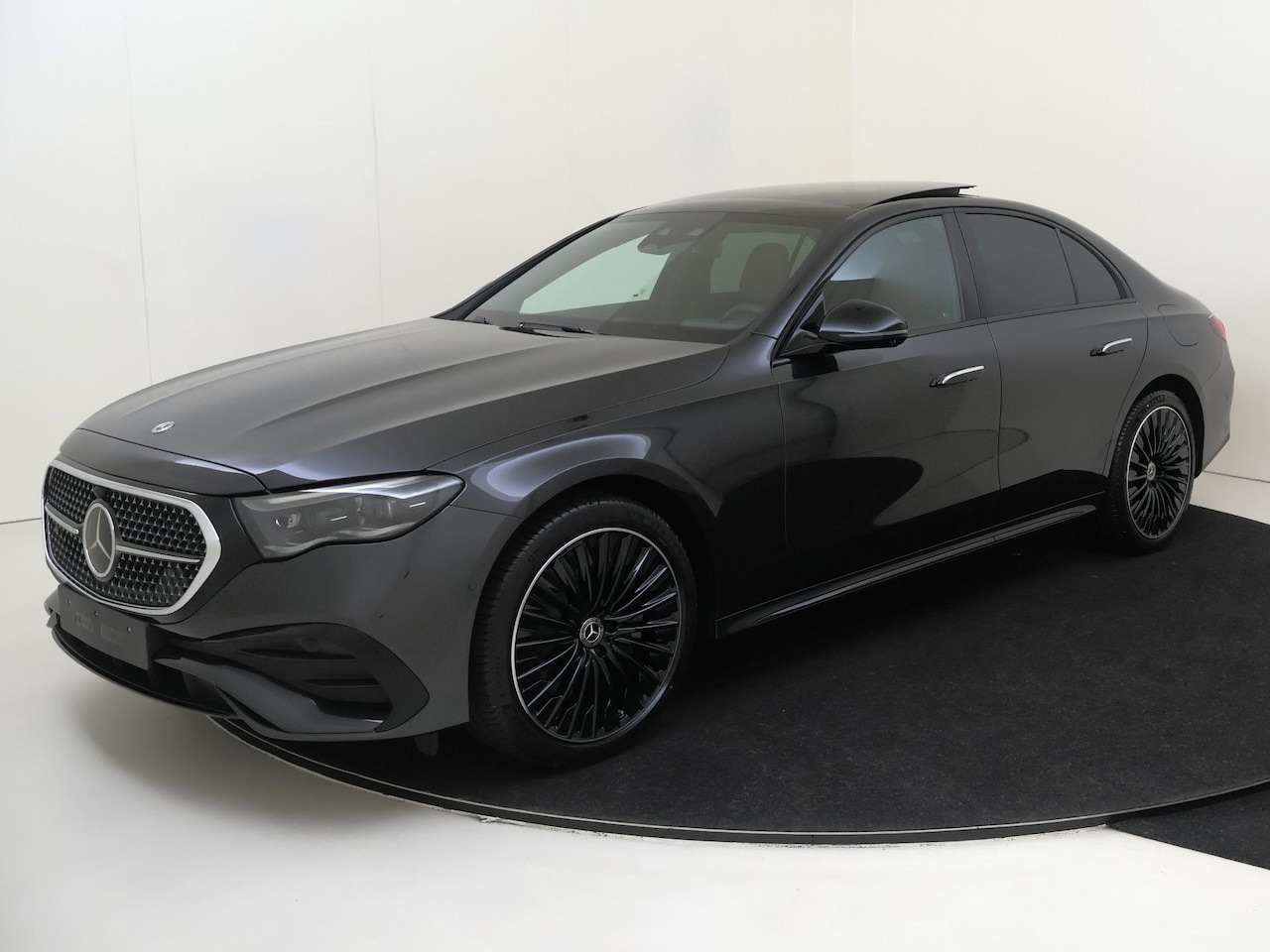 Mercedes-Benz E-klasse - 300 e Sport Edition / Premium Plus/ AMG/ Night/ 20 inch/ Burmester 4D/ Head Up - AutoWereld.nl