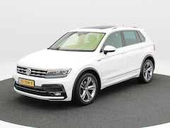Volkswagen Tiguan - 1.5 TSi 150 Pk Automaat Highline Business R | Trekhaak | Panoramadak | Stoelverwarming | A