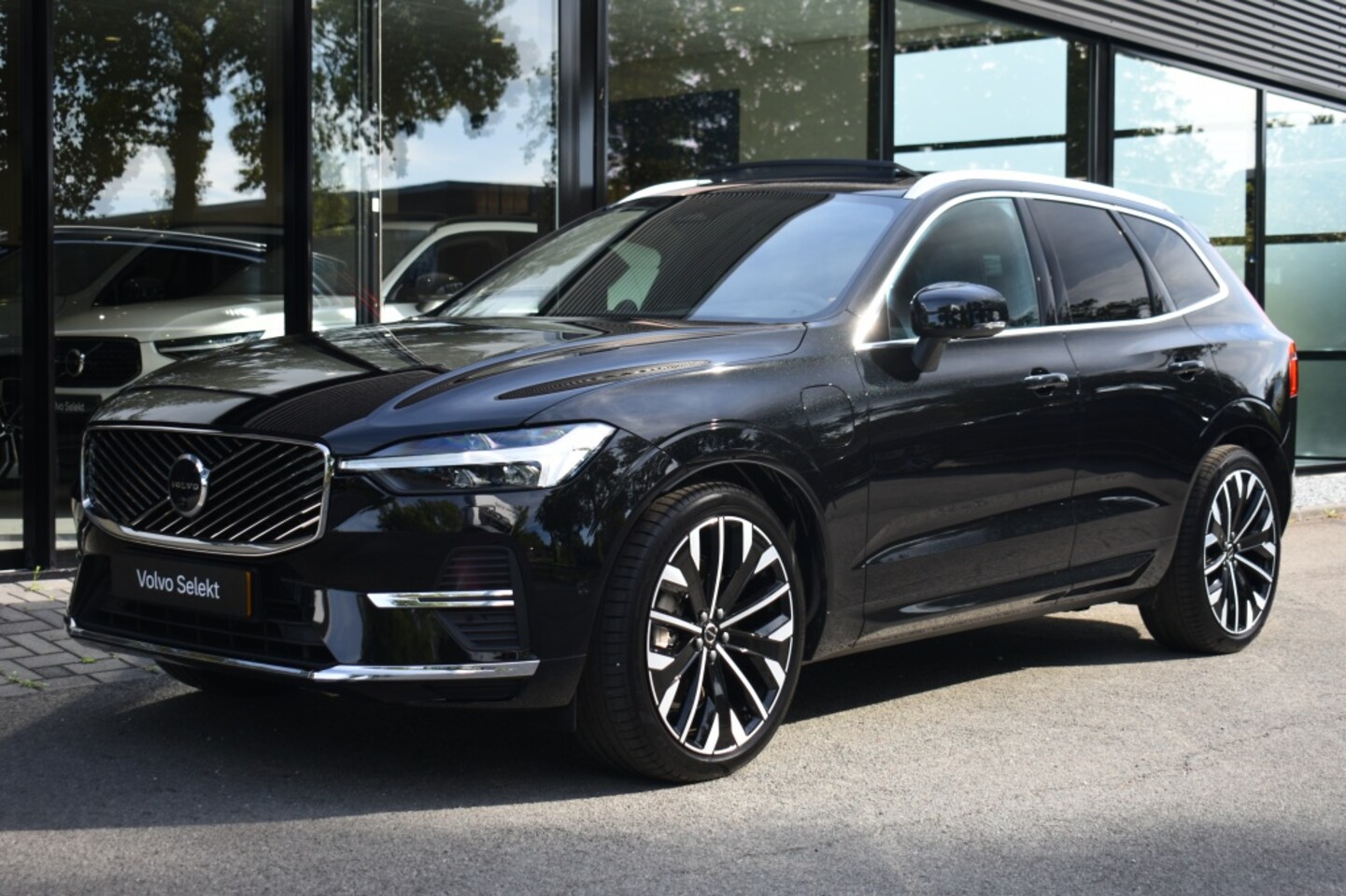 Volvo XC60 - T8 406pk AWD Ultra Bright Executive Edition | Trekhaak | Climate - AutoWereld.nl