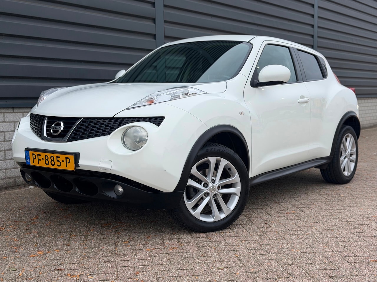 Nissan Juke - 1.6 Acenta APK | Nieuwe koppeling | Navi | Camera - AutoWereld.nl