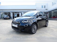 Fiat 500e - 42 kWh Urban / INCL. 12mnd BOVAG / camera / Stoelverwarming / Apple-carplay