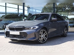 BMW 3-serie - 330e M Sport Automaat / Schuif-kanteldak / Sportstoelen / Achteruitrijcamera / Active Crui