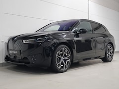 BMW iX - xDrive50 112 kWh Skylounge | CoPilot | Stoelventilatie | Softclose