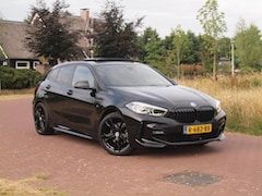 BMW 1-serie - 118i Business Edition Plus | M-Pakket | Schaalstoelen | Panoramadak | Trekhaak | Camera |