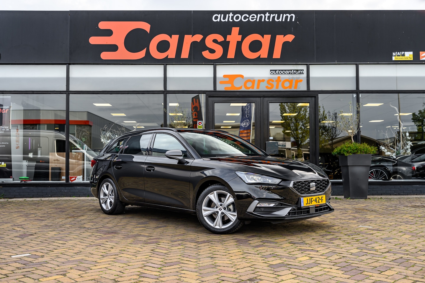 SEAT Leon Sportstourer - Sportstourer|Camera|Sfeer|Car-Play 1.5 eTSI FR Business Intense - AutoWereld.nl