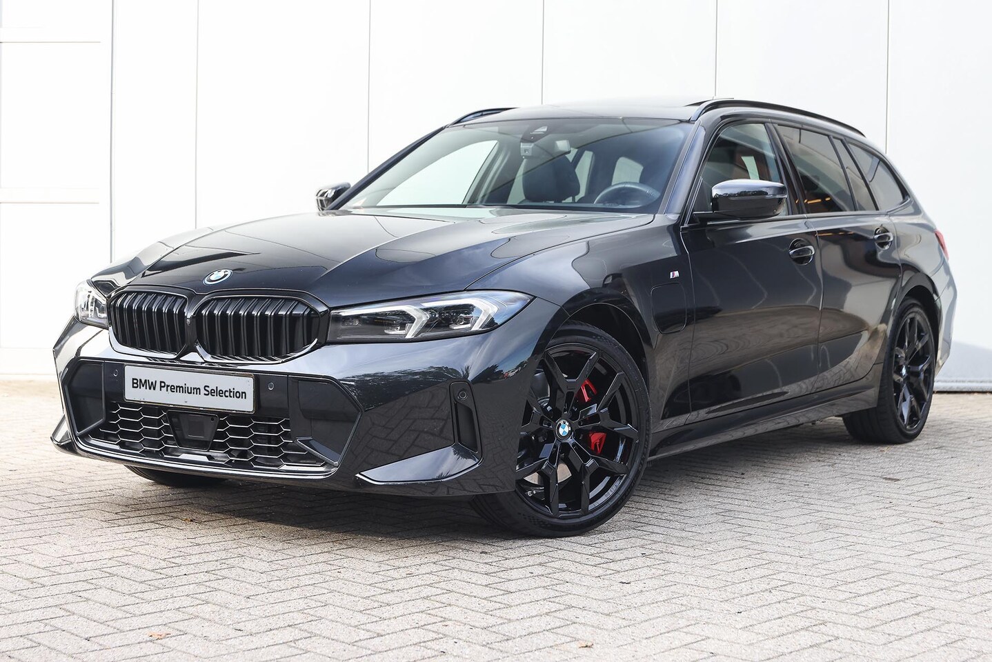 BMW 3-serie Touring - 330e M Sport Automaat / Panoramadak / Trekhaak / Sportstoelen / Comfort Access / Active Cr - AutoWereld.nl
