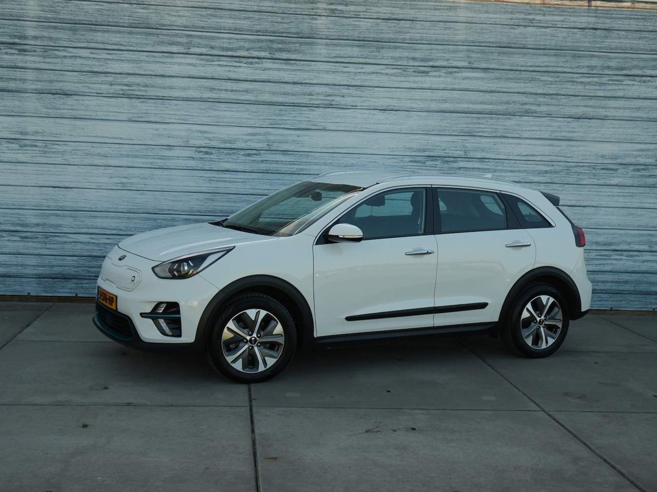 Kia e-Niro - DynamicLine 64 kWh Leer Carplay Camera Soh 100% - AutoWereld.nl