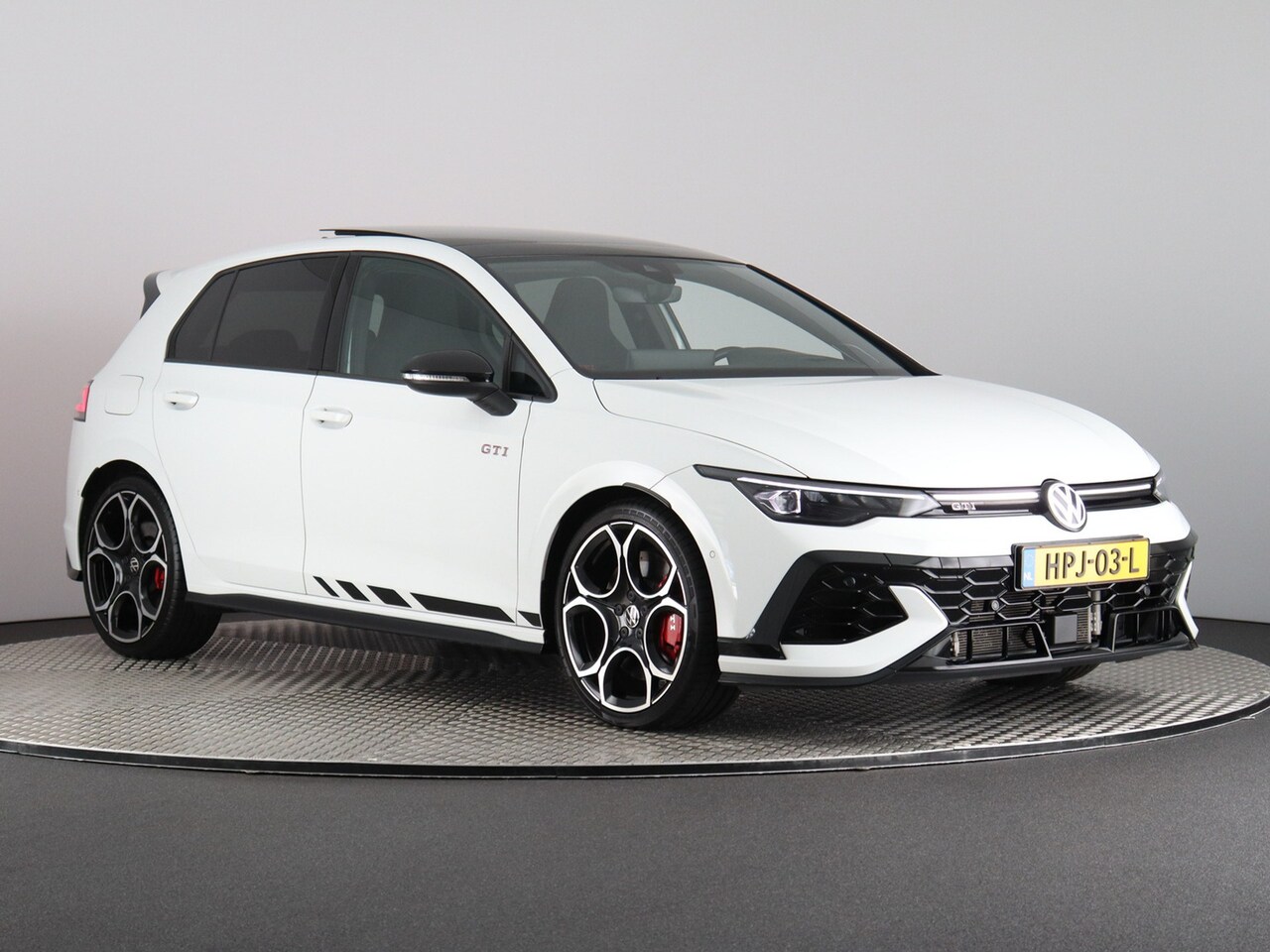 Volkswagen Golf - 2.0 TSI 8.5 GTI Clubsport (Pano / H/K / Head Up / Camera / IQ light / 19'') - AutoWereld.nl