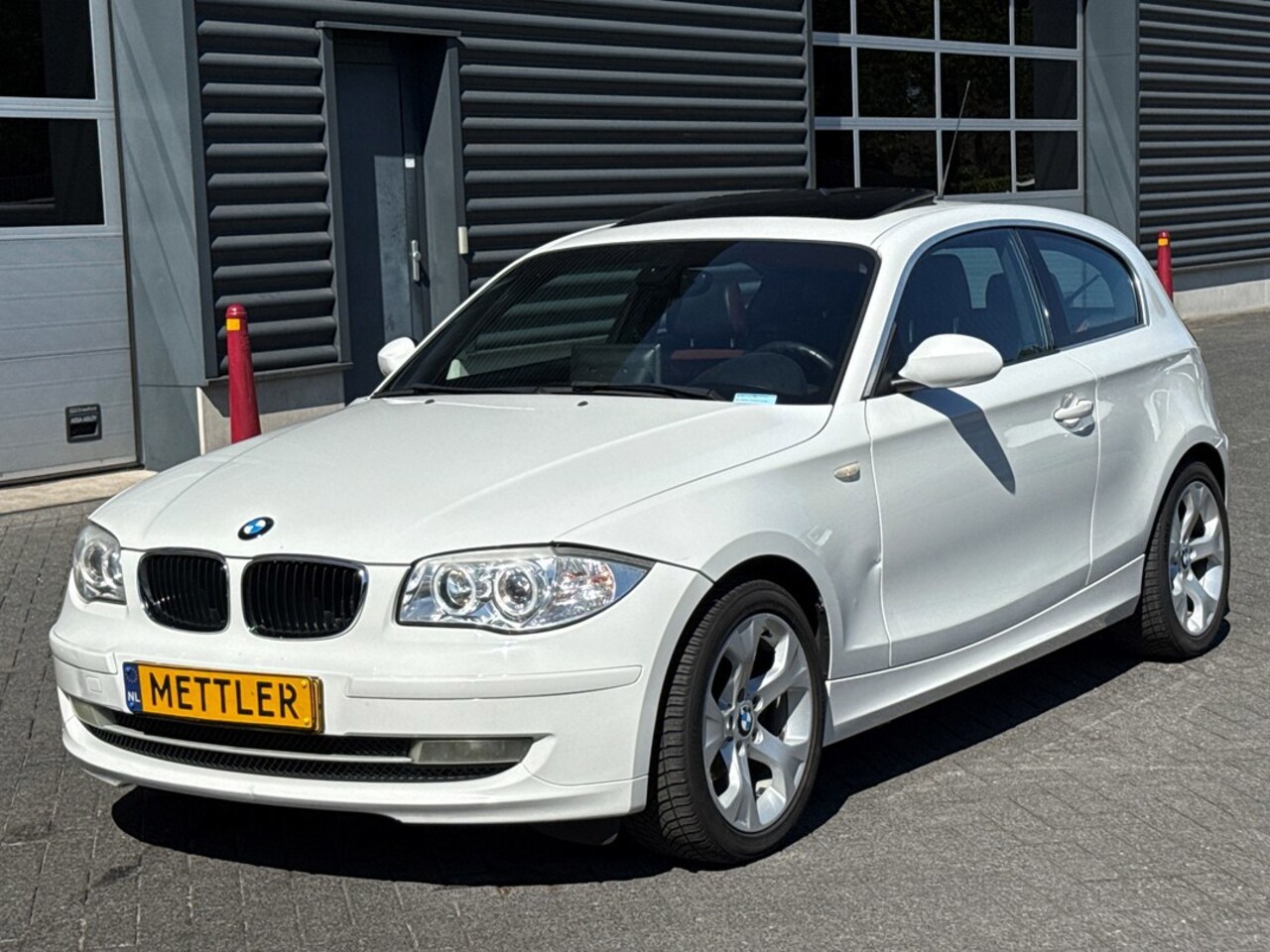 BMW 1-serie - 118i Business Line 118i Business Line, Apple carplay, Panoramadak, Cruise control - AutoWereld.nl