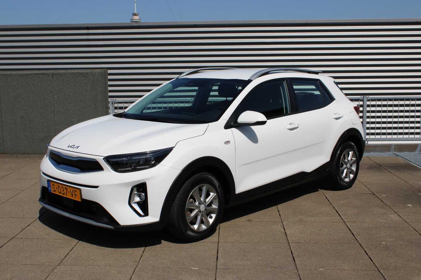 Kia Stonic - 1.0 T-GDi MHEV DynamicLine Climate control / Navigatie / LMV - AutoWereld.nl