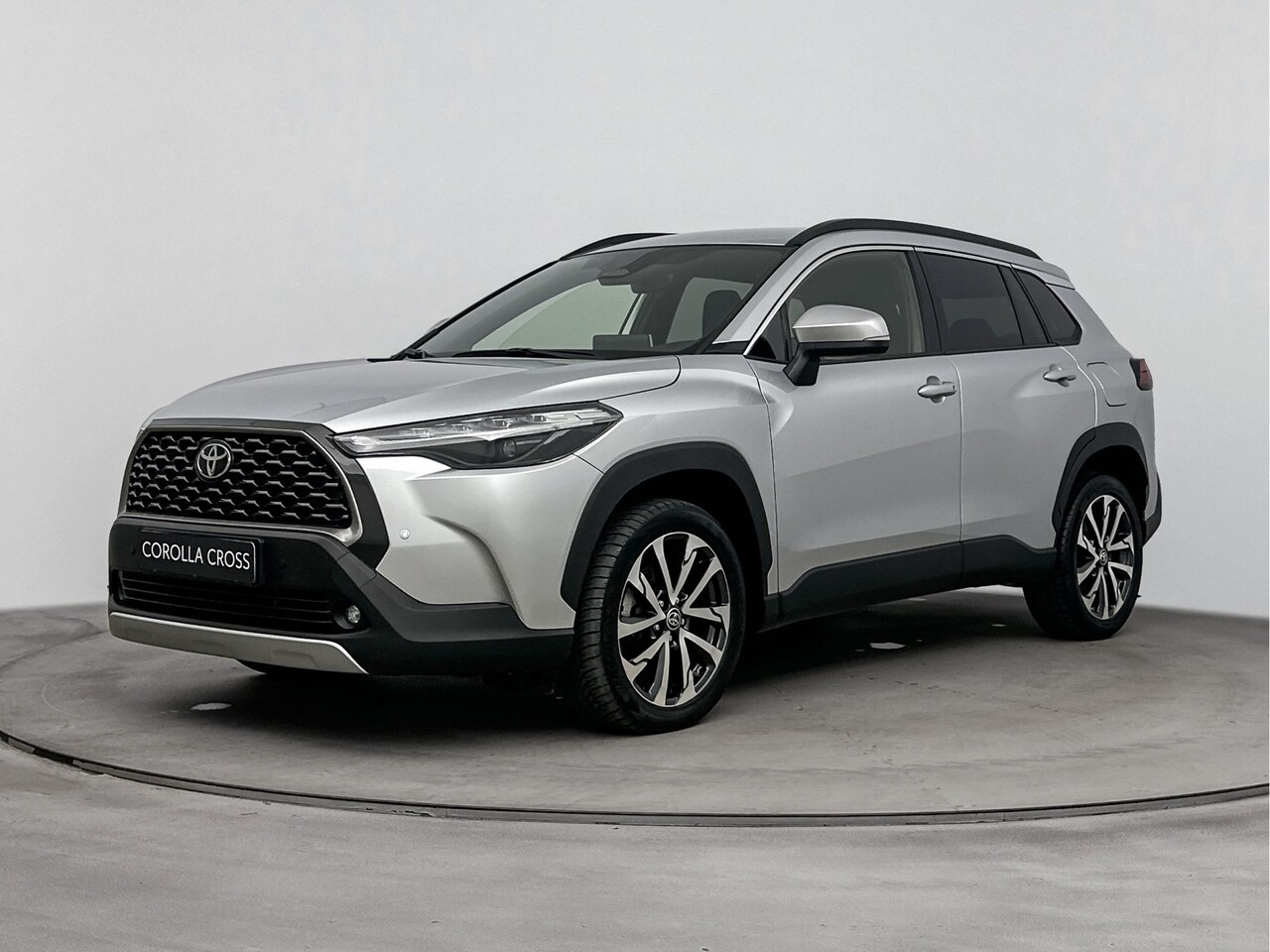 Toyota Corolla Cross - Hybrid 140 Dynamic | Voorruit-Stuur-Stoelverwarming | Parkeersensoren V+A | - AutoWereld.nl