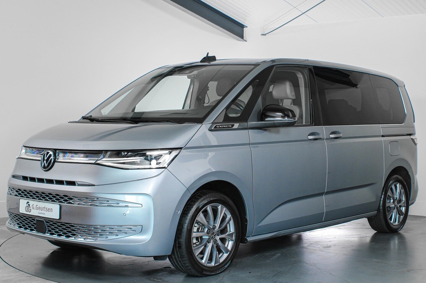 Volkswagen Multivan - 1.4 eHybrid L1H1 Style Panoramadak, Trekhaak, Elek. Deuren, ACC, 360Camera, Standkachel - AutoWereld.nl
