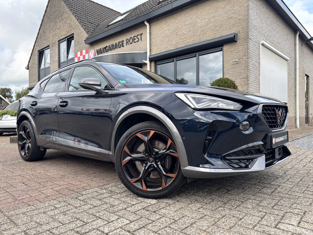 CUPRA Formentor - 1.4 e-Hybrid VZ Copper Edition Automaat All-Seasons / Camera / Carplay - AutoWereld.nl