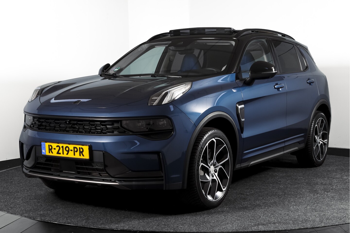 Lynk & Co 01 - 1.5 PHEV 261PK MY22 Orig. NL | Black Pakket | Afn. Trekhaak | 360 Camera | S/K-panodak | A - AutoWereld.nl