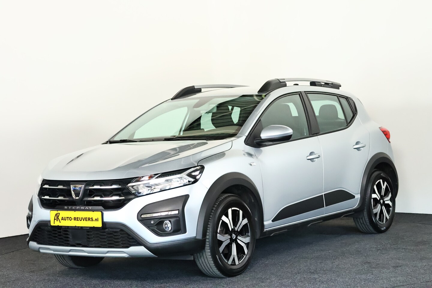 Dacia Sandero Stepway - 1.0 TCe 90 Comfort CarPlay / Cruise control / Bluetooth / Navi - AutoWereld.nl