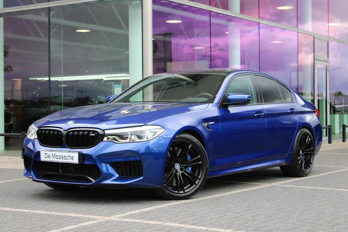 BMW M5 - Automaat / Adaptieve LED / M Multifunctionele Stoelen / Comfort Access / Parking Assistant - AutoWereld.nl