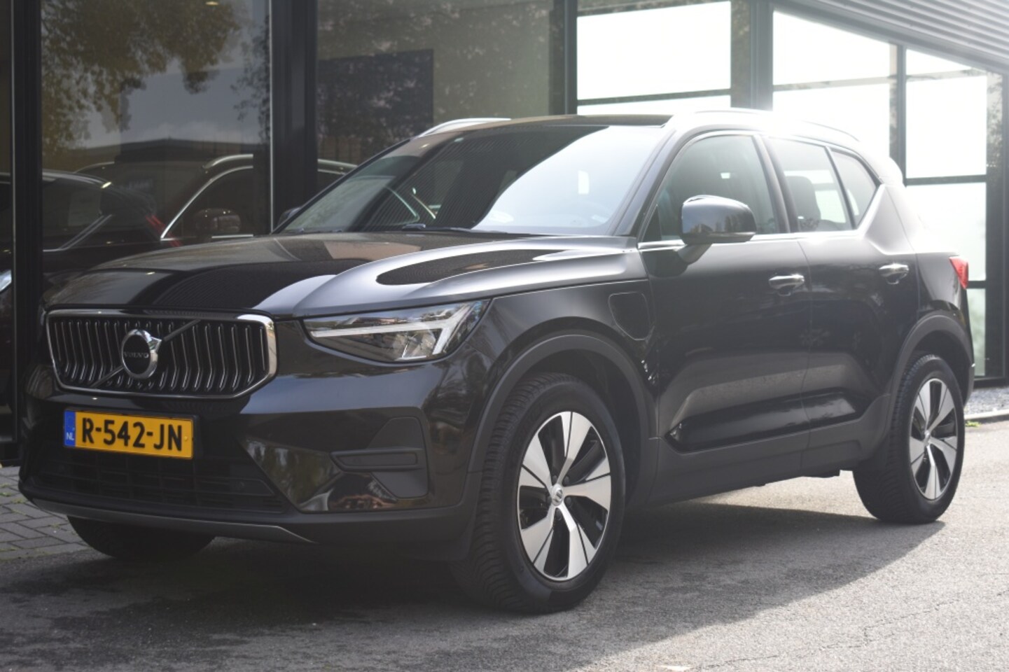 Volvo XC40 - T4 211pk [Plug-In] Plus Bright | Leder | Driver Assist | Camera - AutoWereld.nl