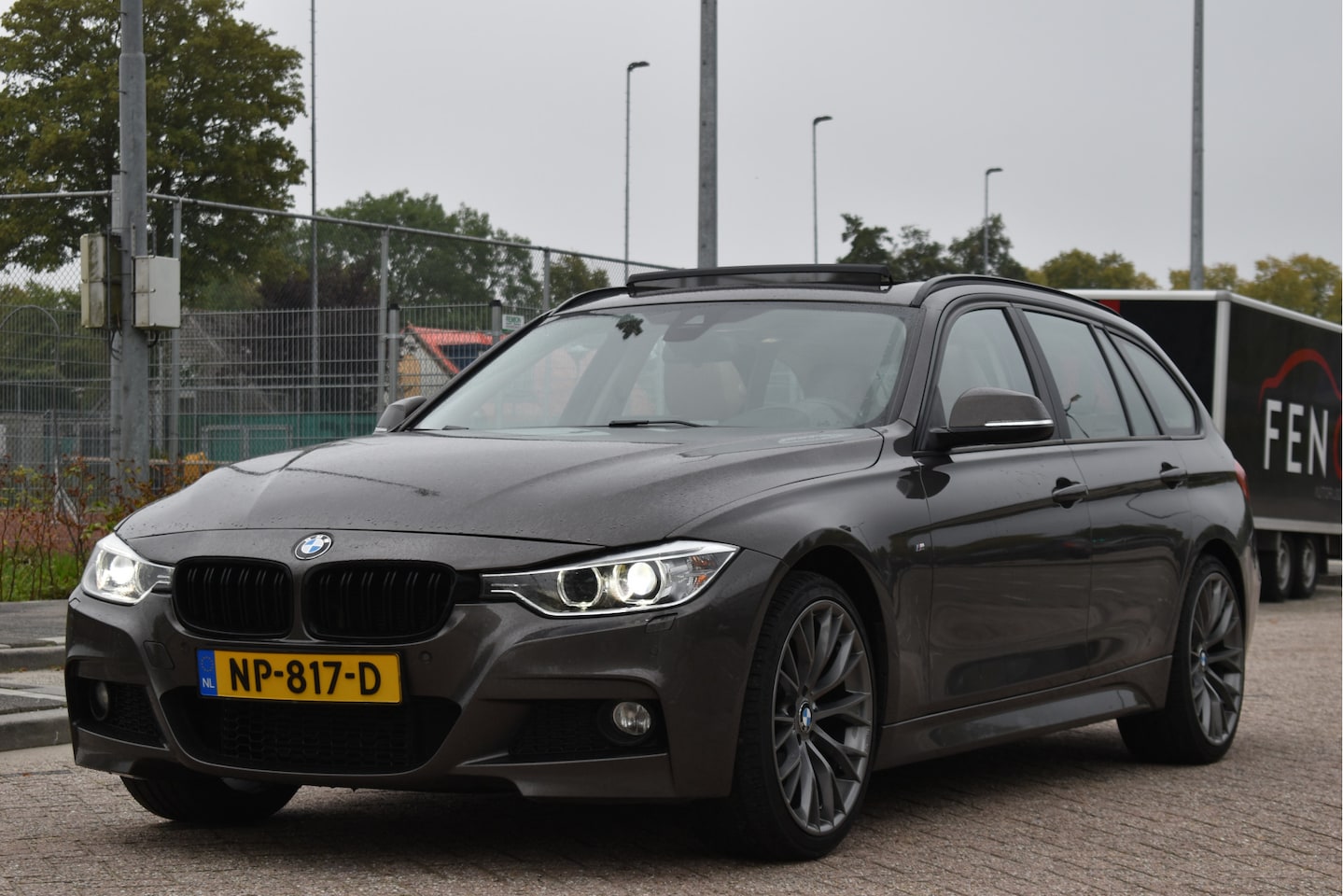 BMW 3-serie Touring - 320i xDrive High Executive M 184 pk | Vol | HUD | Elekt.haak | Keyless | Open dak | Camera - AutoWereld.nl