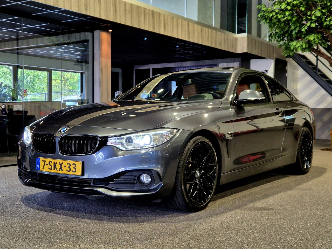 BMW 4-serie Coupé - 435i High Executive Volleder | Groot Navi | Trekhaak | HUD | Verw. stoelen | Xenon - AutoWereld.nl