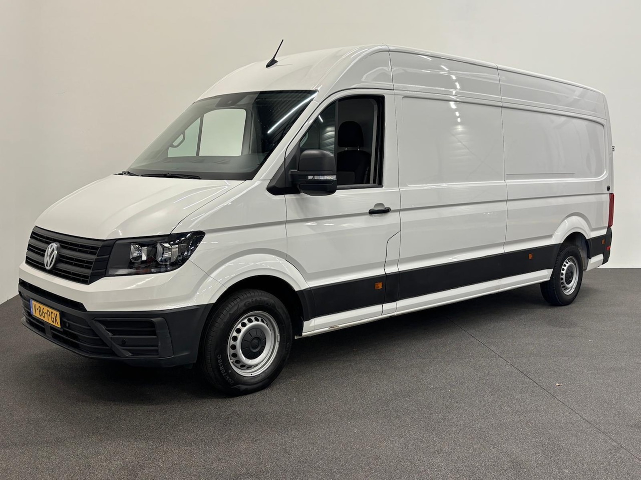 Volkswagen Crafter - 35 2.0 TDI L4H3 Comfortline Automaat Carplay Cruise Control Stoelverwarming Standkachel 27 - AutoWereld.nl