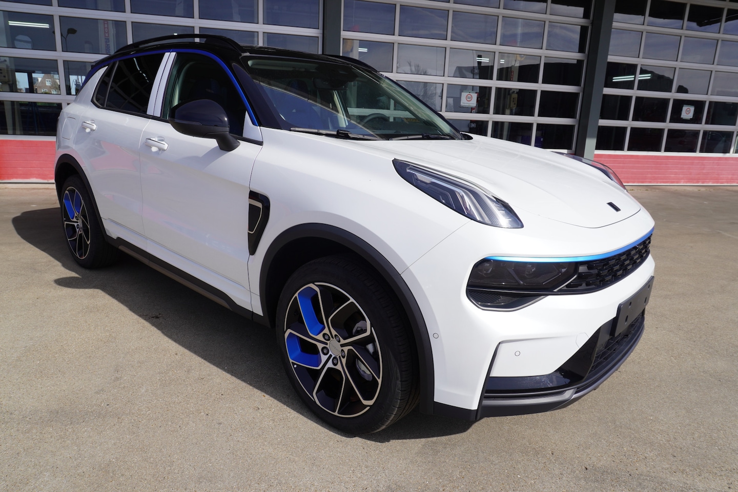 Lynk & Co 01 - 1.5 hybride 180 PK Panorama dak Automaat nr. V025 | Climate | Navi | Adap. Cruise | 360 ca - AutoWereld.nl