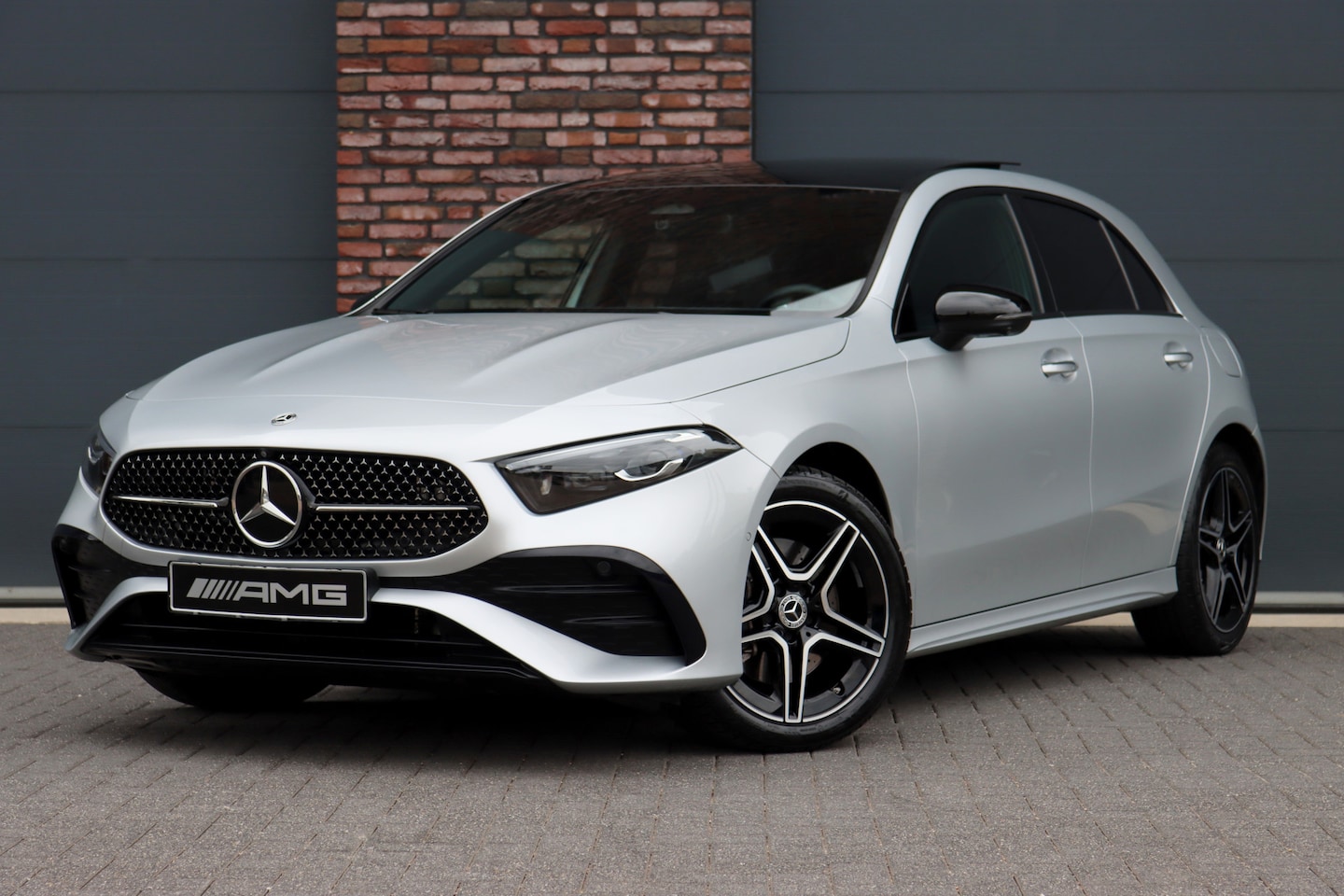Mercedes-Benz A-klasse - 250 e AMG Line | Panoramadak | Memory | Distronic | HUD | Keyless Go | Advanced Sound Syst - AutoWereld.nl