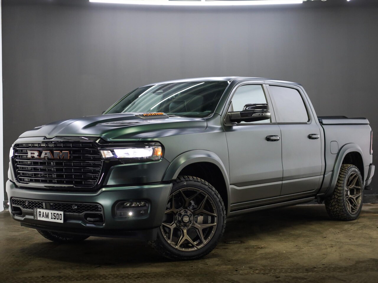 Dodge Ram 1500 - 2025 3.0L HURRICANE LARAMIE Night Premium | BPM VRIJ | NIEUW | Panoramadak | Luchtvering - AutoWereld.nl