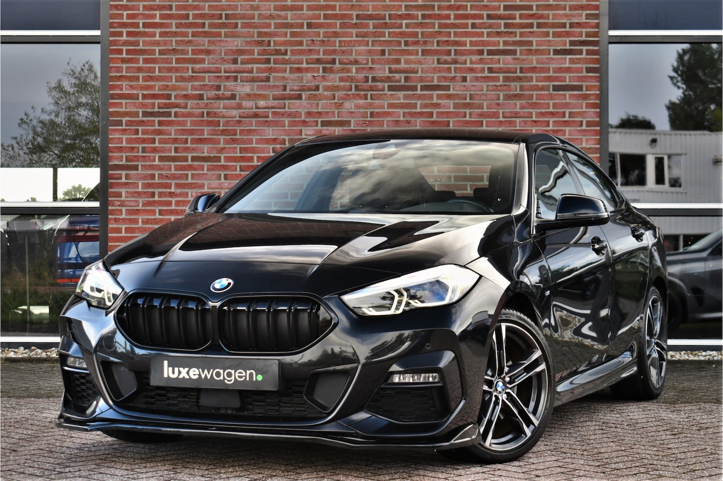 BMW 2-serie Gran Coupé - 218i M-Sport Shadowline Trekhaak 18inch Live-cockpit Sfeerverlichting - AutoWereld.nl