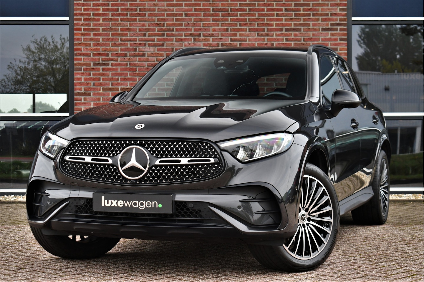 Mercedes-Benz GLC-klasse - 300e 4MATIC AMG Line Distronic Night-pakket 20-inch Carbon - AutoWereld.nl
