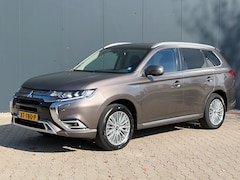 Mitsubishi Outlander - 225pk PHEV Intense+ Automaat | Trekhaak 1500 kg geremd | Elektrisch glazen schuif-/kanteld