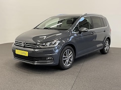 Volkswagen Touran - 1.5 TSI 150pk Automaat Highline 5 zitplaatsen Navigatie Parkeersensoren Cruise Control Bli