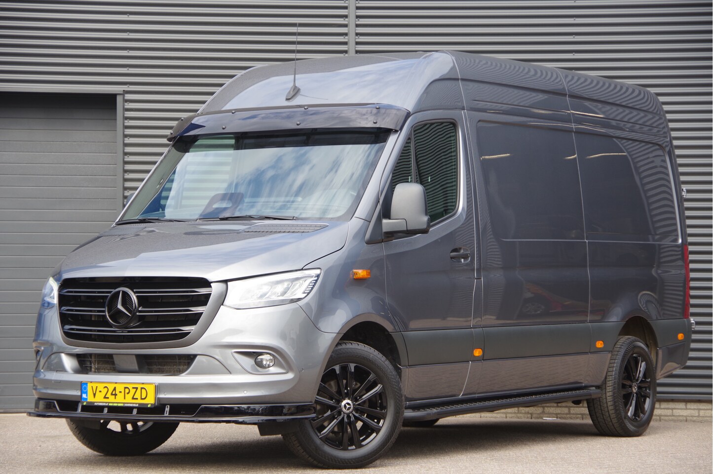 Mercedes-Benz Sprinter - 317 1.9 CDI L2H2 3-ZITS, FACELIFT, AUT. LED, 3.5T TREKHAAK, STOELVERWARMING, MBUX 10'', CA - AutoWereld.nl