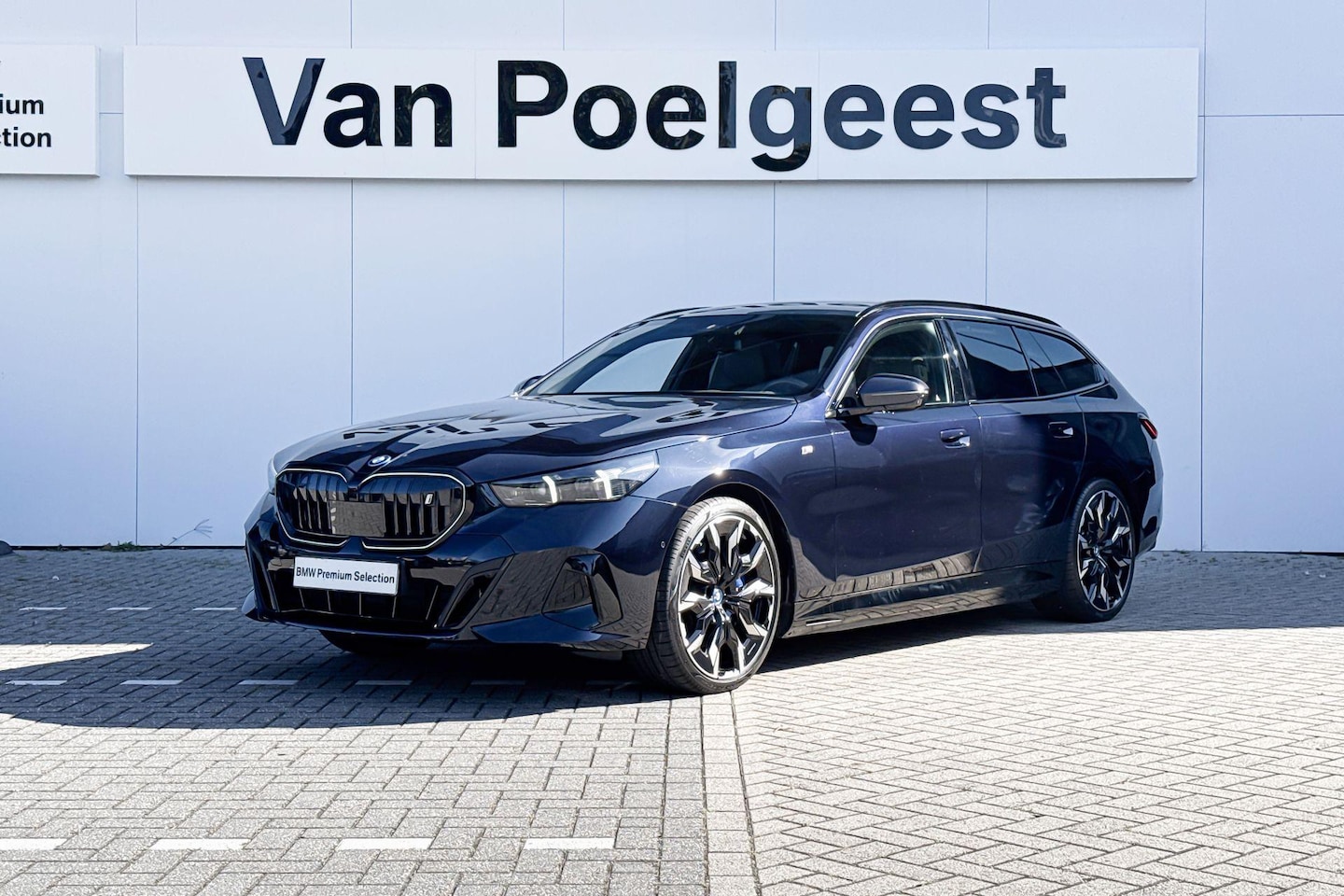 BMW i5 Touring - eDrive40 M Sport  | Bowers & Wilkins | Travel Pack |  Innovation Pack - AutoWereld.nl