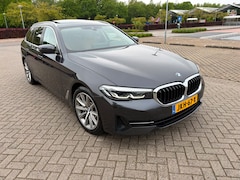 BMW 5-serie Touring - 530e Business Edit Pano/TrekH. Zeer mooi