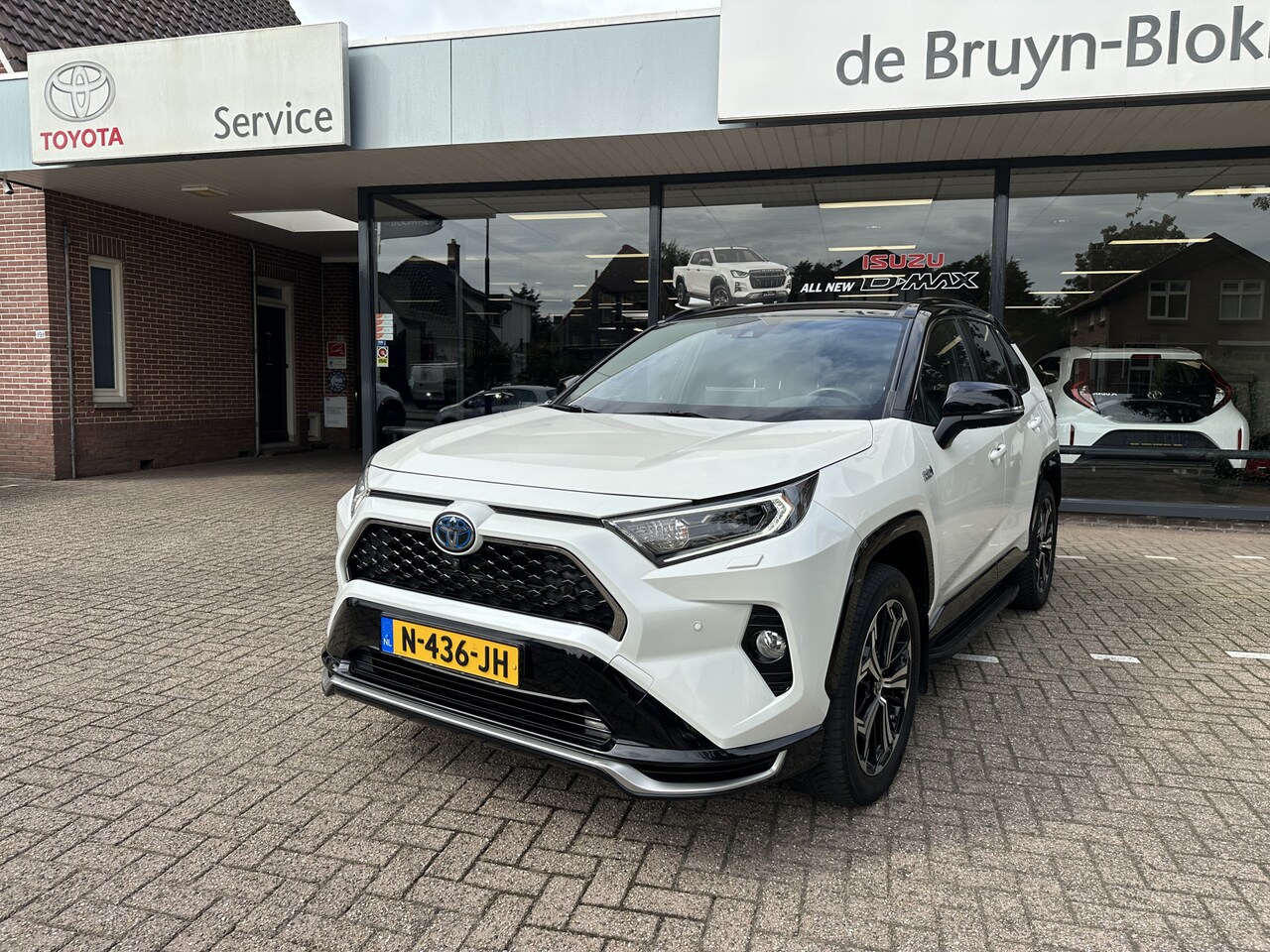 Toyota RAV4 - 2.5 Plug-in Hybrid AWD Bi-Tone Plus trekhaak / panoramadak / 360 monitor / stuurverwarming - AutoWereld.nl