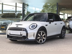 MINI Cooper S - Hatchback Classic Automaat / Sportstoelen / Comfort Access / Achteruitrijcamera / 18" LM P